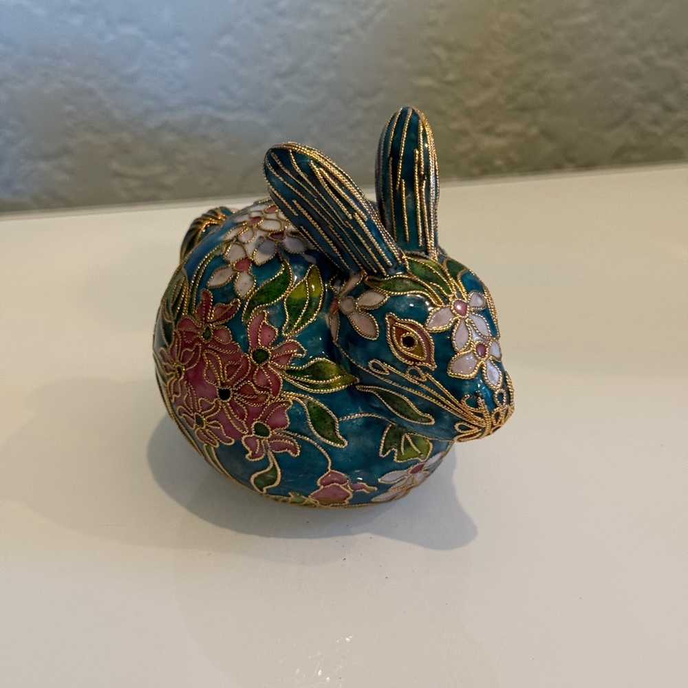 Adorable vintage Chinese cloisonné enamel sitting bunny rabbit figurine